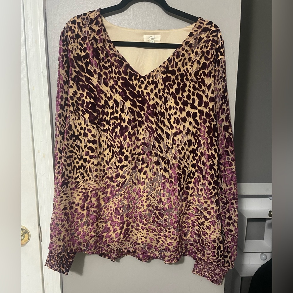 💕317 Easel Purple and Cream Leopard Print Blouse - Picture 2 of 6